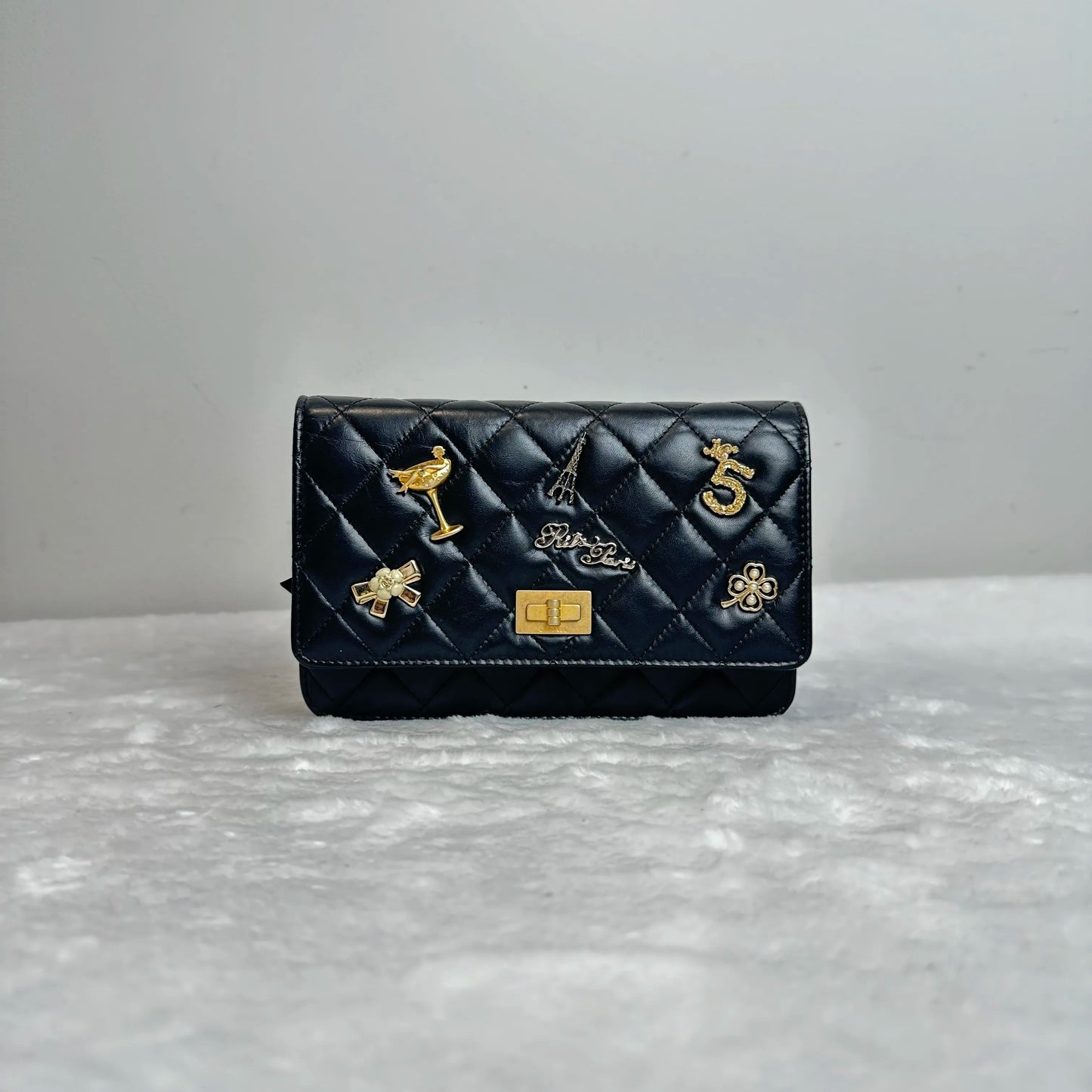 【#232】Pre-owned Chanel Limited Edition Badge 2.55 WOC Chain Bag Black Gold Cowhide Shoulder Bag Crossbody Bag BJ2018-2019