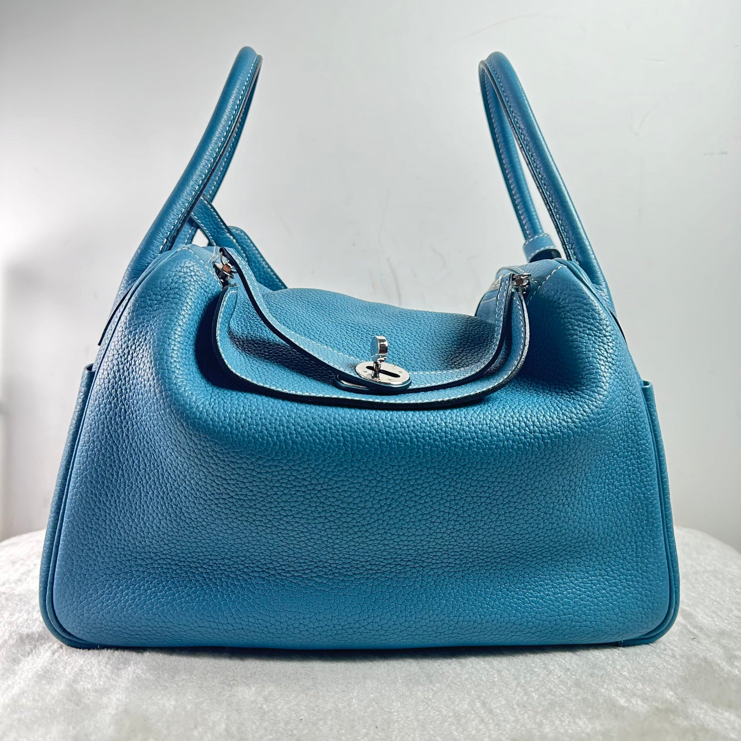 【#339】Pre-owned Hermès Lindy Blue TC Calfskin Handbag BJ2014