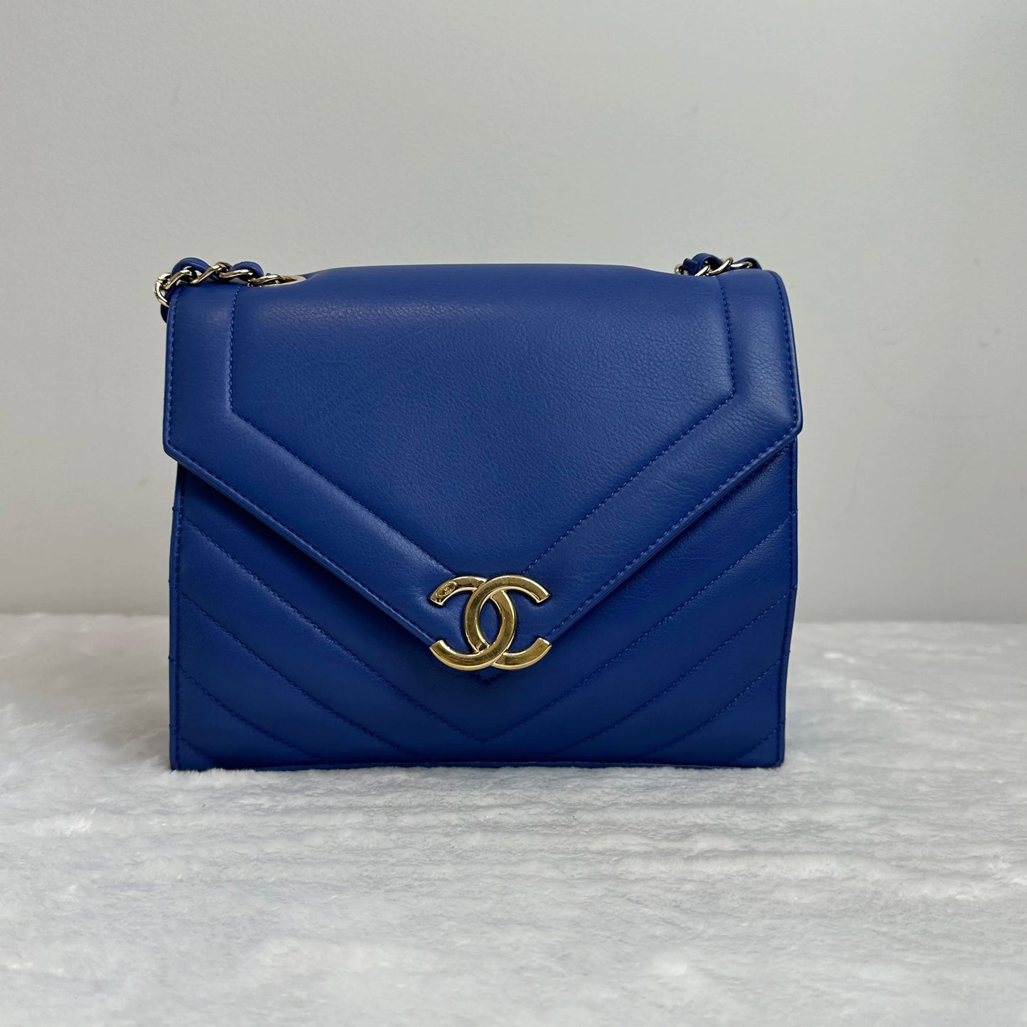 【#225】Pre-owned Chanel Classic Flap V-Stitch Messenger Bag Blue Gold Cowhide Shoulder Bag Crossbody Bag BJ2018-2019