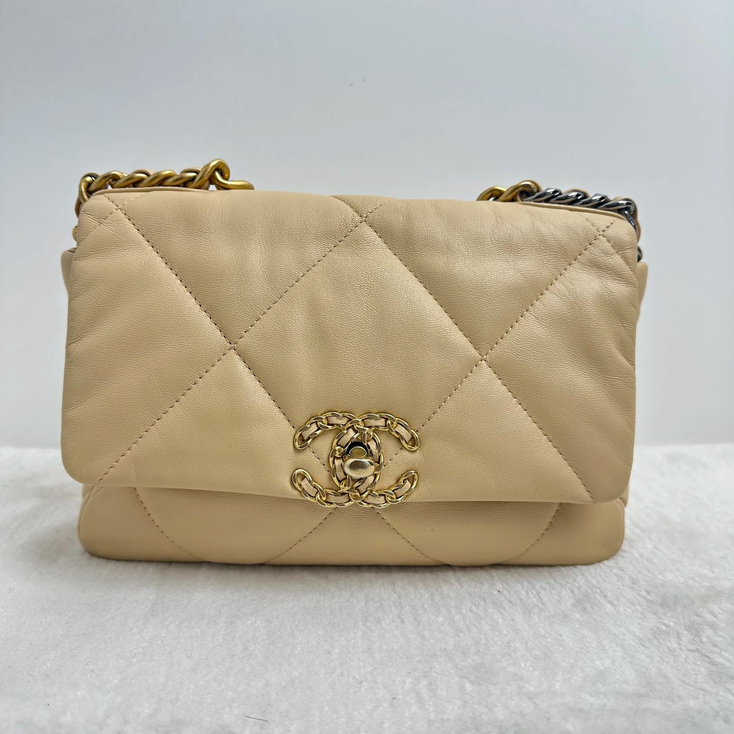 【#249】Pre-owned Chanel 19 Beige Lambskin Shoulder Bag Crossbody Bag BJ2020