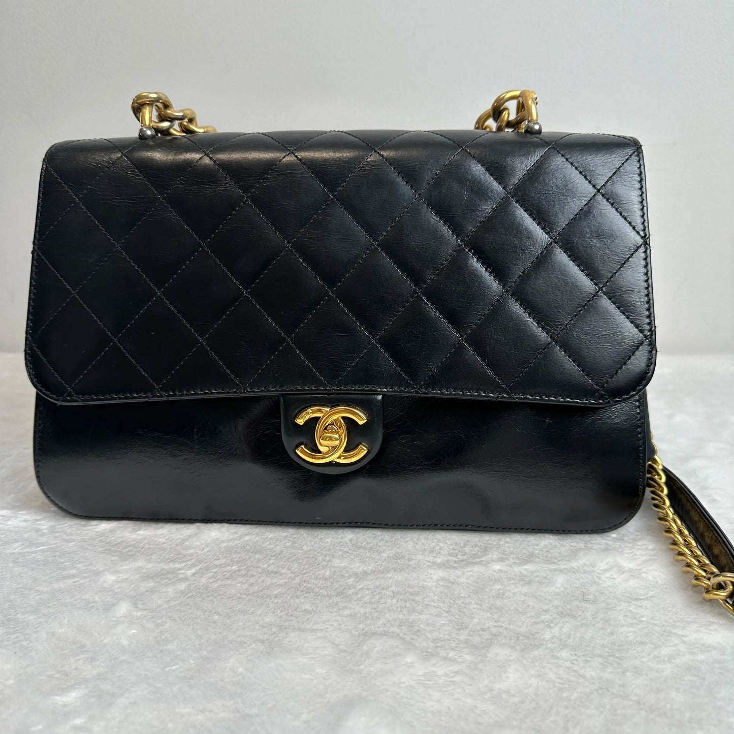 【#230】Pre-owned Chanel Classic Flap Bag Black Gold Cowhide Shoulder Bag Handbag BJ2017