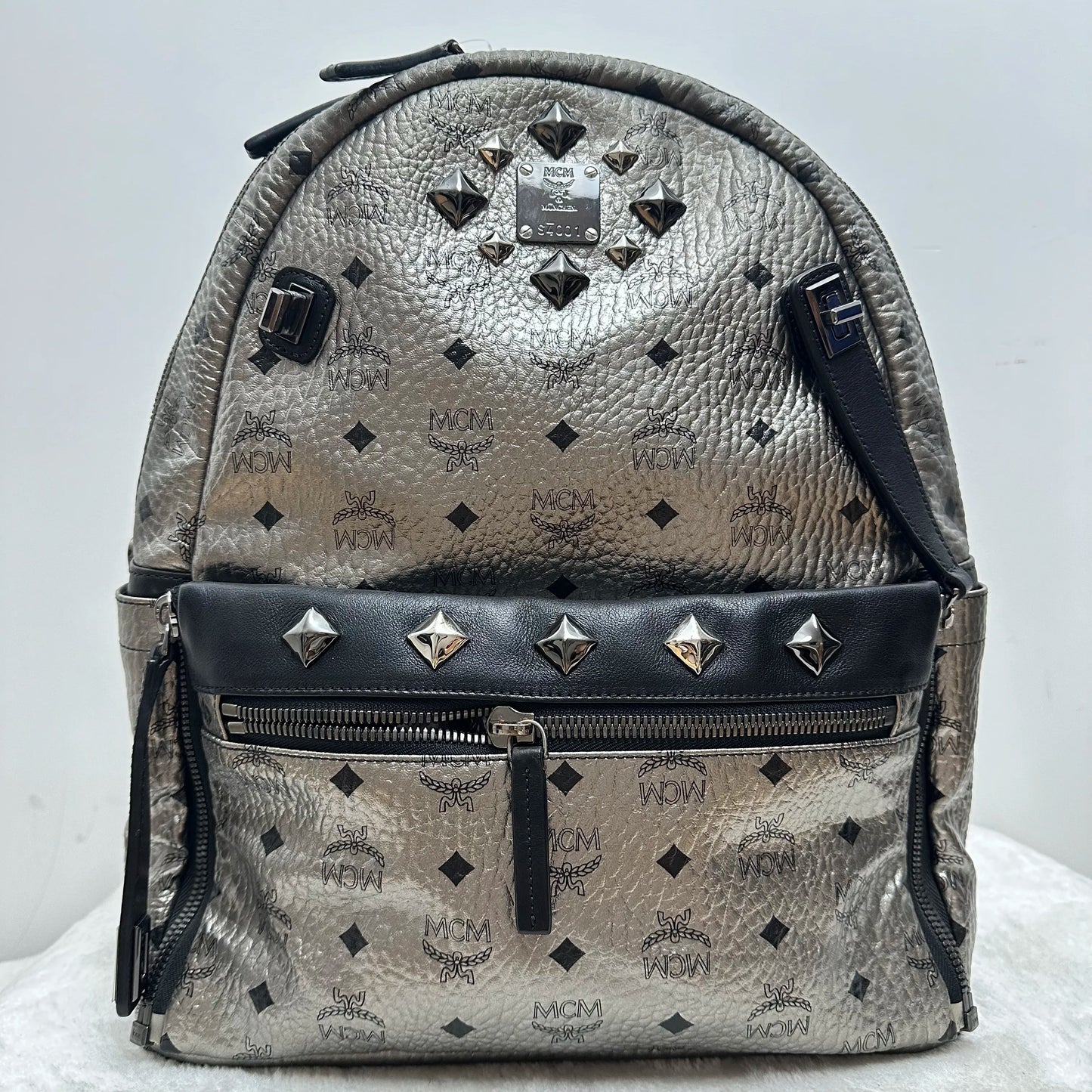 【#330】Pre-owned MCM Silver Studded Coated Canvas Backpack BJ2015